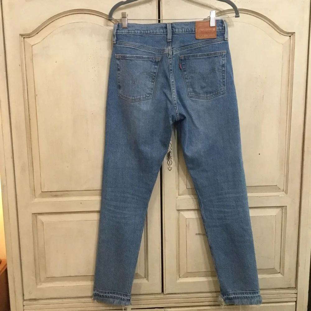 Levi’s Women’s Premium 501 Frayed Hem Jeans Size 26/28 EUC - Picture 2 of 7